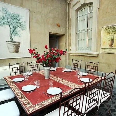 L Orangerie Spacieux Deluxe Dans Le Centre Historique Avignon