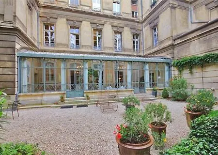 L Orangerie Spacieux Deluxe Dans Le Centre Historique Avignon
