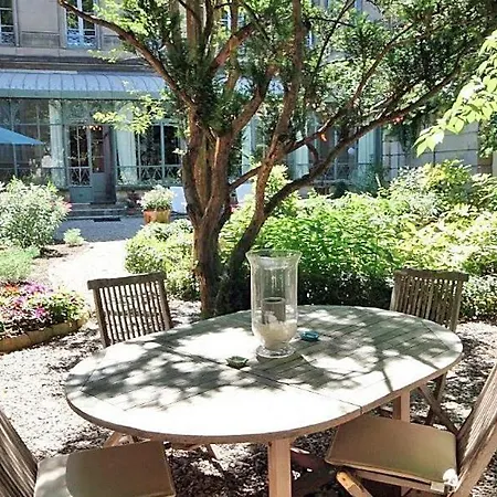 L Orangerie Spacieux Deluxe Dans Le Centre Historique Apartment